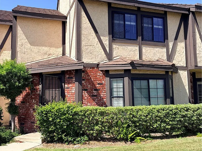 14846 Brownstone Ln — Photo 2