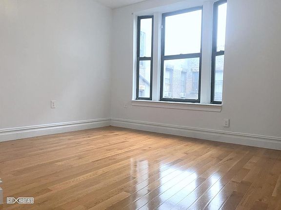 2nd image of 44 Pinehurst Ave APT 4E