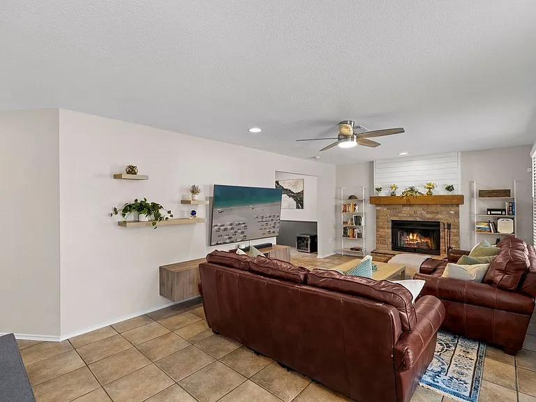 7306 Park Trl W — Photo 5