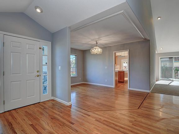 4th image of 260 Oak Grove Ct