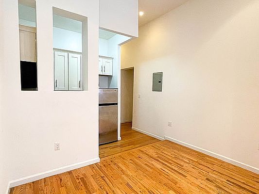 2nd image of 166 Suffolk St #B
