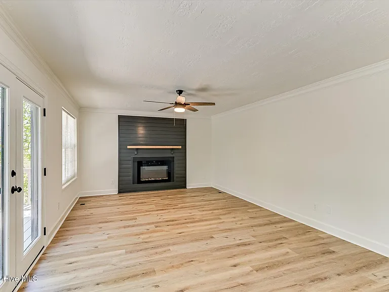 4688 Perry Mill Cir — Photo 8