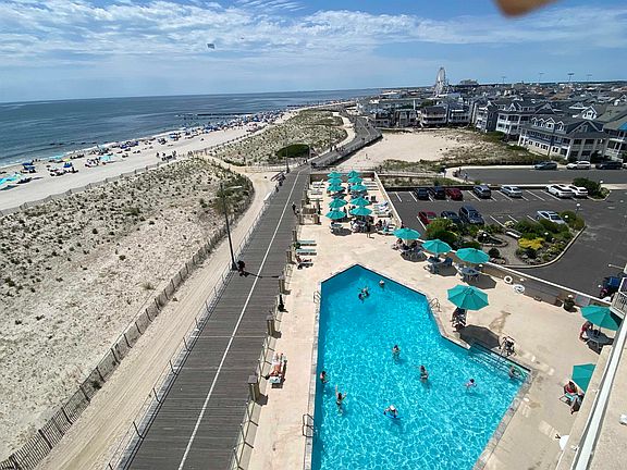 3rd image of 322 Boardwalk #302