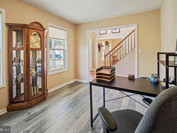 5th image of 213 Caspian Dr