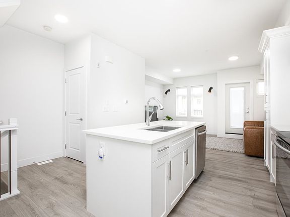 3rd image of 1331 Hachey Ave #109