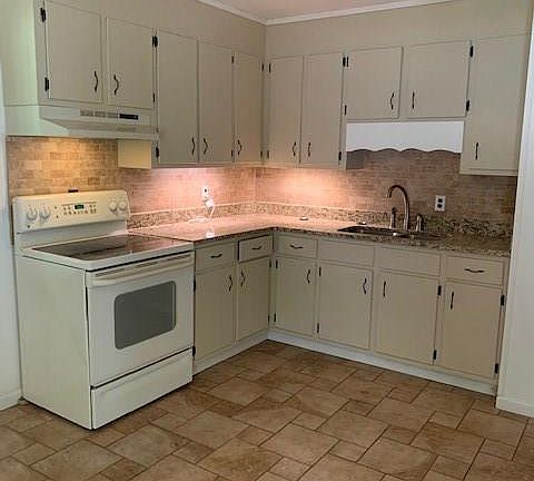 4th image of 3703 38th Avenue Way