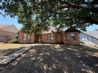 6313 Overlake Dr, Fort Worth, TX 76135