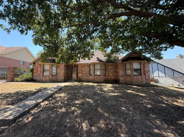 6313 Overlake Dr, Fort Worth, TX 76135