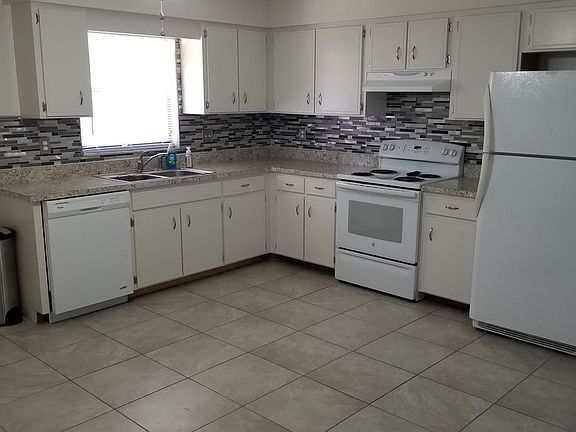 5th image of 130 W Towne Pl