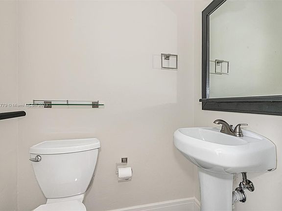 5th image of 500 Palmetto Dr