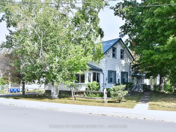136 Water St, Selwyn, ON K0L 2H0