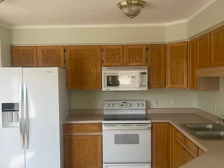 2787 Oxford Ave — Photo 3