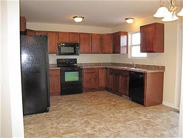 3rd image of 816 Bristol Ct