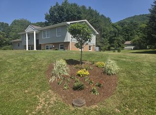 381 Pennsylvania Ave, Rainelle, WV 25962