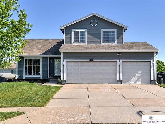 2nd image of 818 Lake Vista Dr