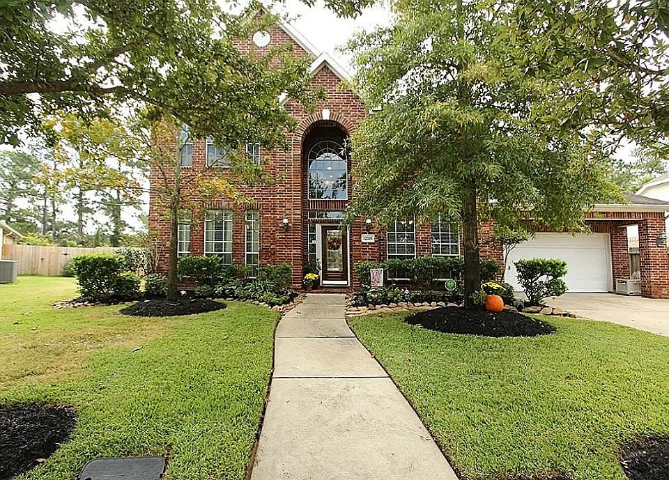 View of 12703 Briar Harbor Drive from cul de sac