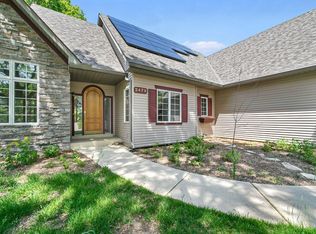 2479 Hillwood Dr E, Maplewood, MN 55119