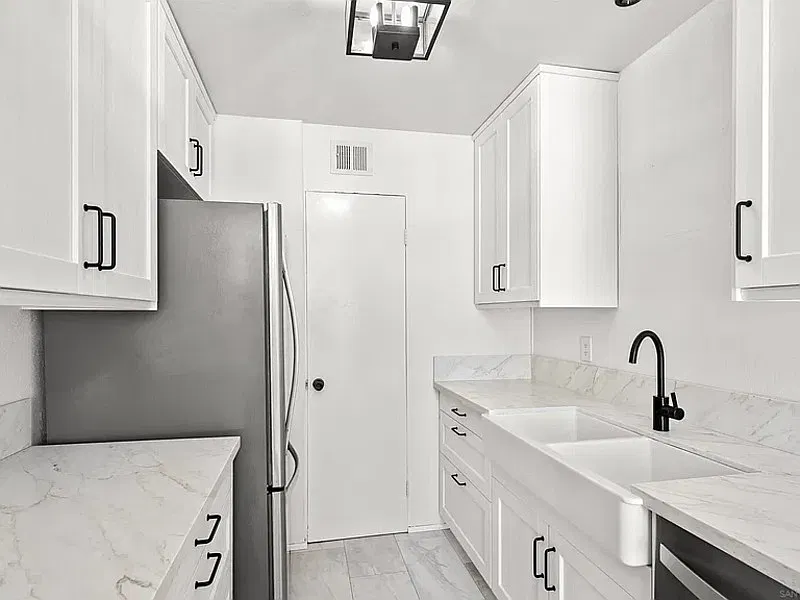 2 bed, 2.0 bath, 971 sqft, $1,714 — Photo 3