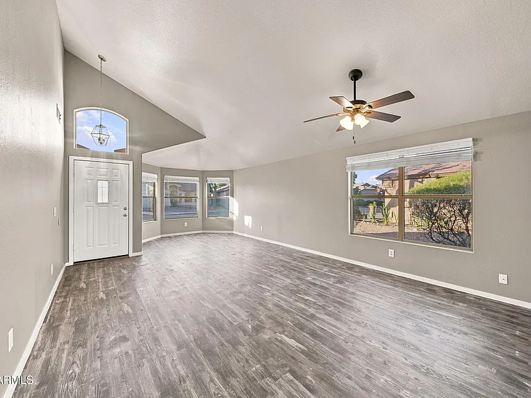 6421 W Wahalla Ln — Photo 4
