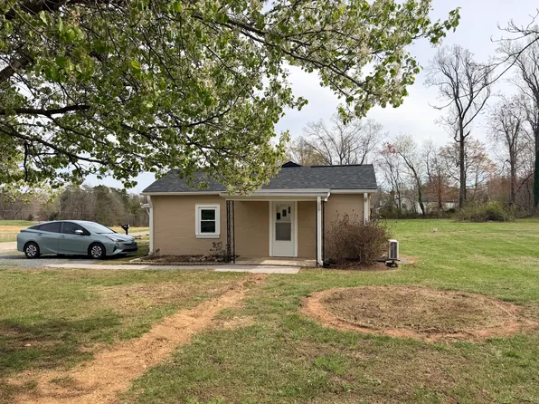 674 Grooms Rd, Reidsville, NC 27320