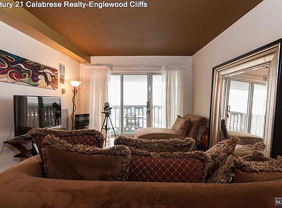 3rd image of 555 North Ave APT 26N