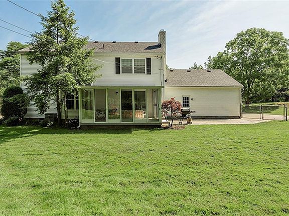 4th image of 118 Atterbury Blvd