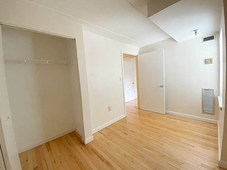 108 Peterborough St #3H — Photo 10