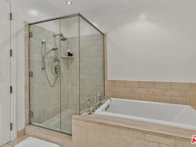 10727 Wilshire Blvd #1802 — Photo 27
