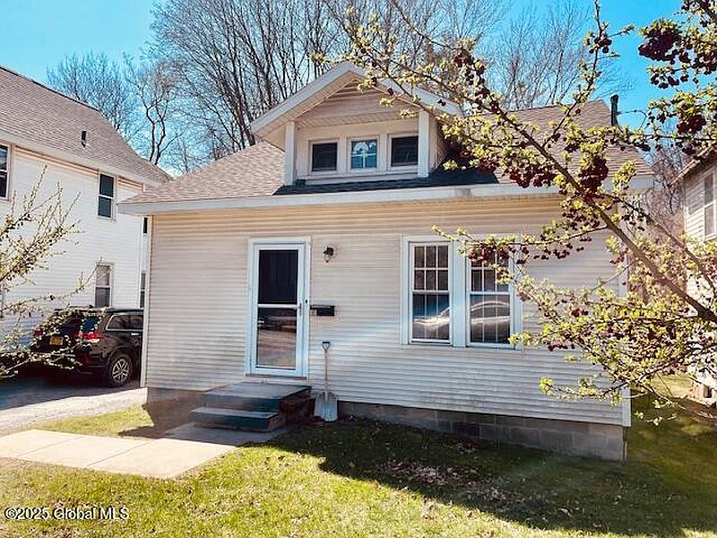 2nd image of 616-618 Kenwood Avenue