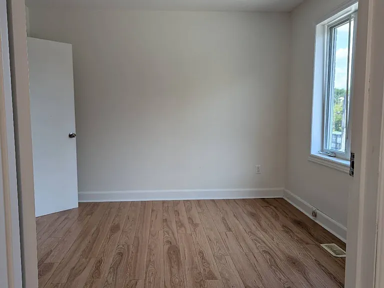 206 Lindsay St S #UPPER — Photo 12