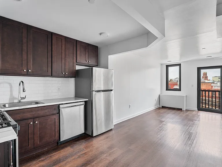 864 Willoughby Ave #2B — Photo 1