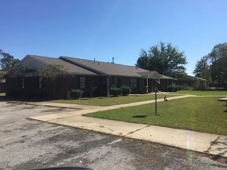 648 Mitchell St — Photo 2
