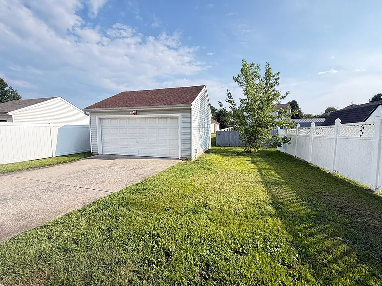 6611 Hunters Creek Blvd — Photo 17