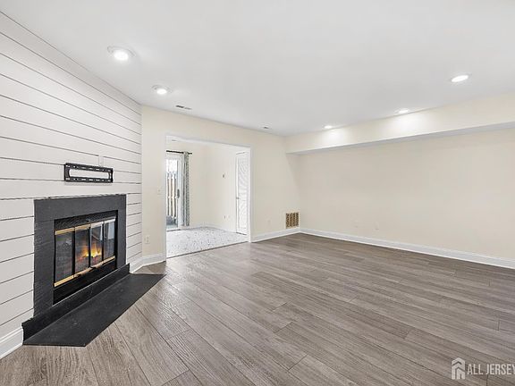5th image of 163 Hidden Hollow Ct