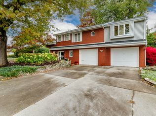 218 Fleetwood Dr, Bloomington, IL