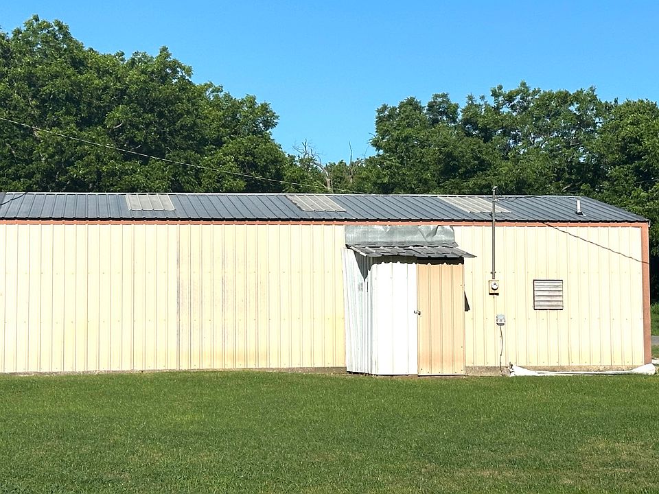 2nd image of 302 N Hyden