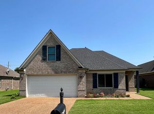 1164 Chestnut Dr, Southaven, MS 38671