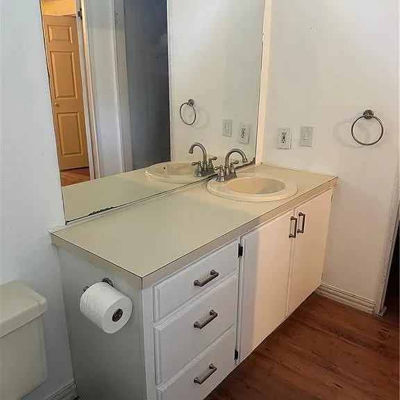 323 W Davis Rd — Photo 8
