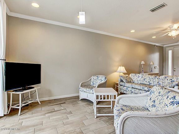 5th image of 405 La Travesia Flora St #102
