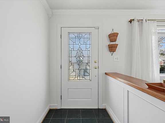 5th image of 6020 Amherst Ave