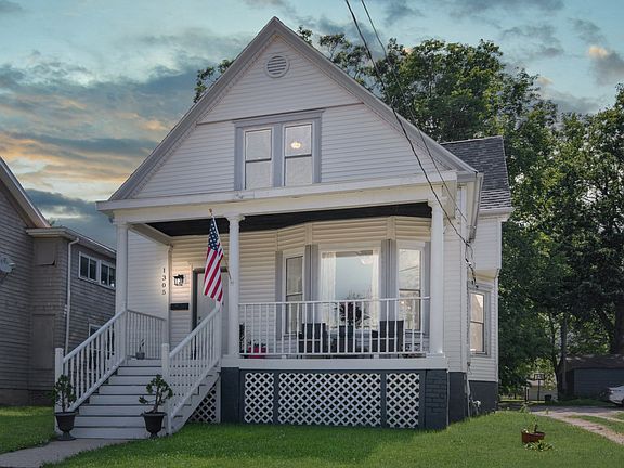 2nd image of 1305 N Roosevelt Ave