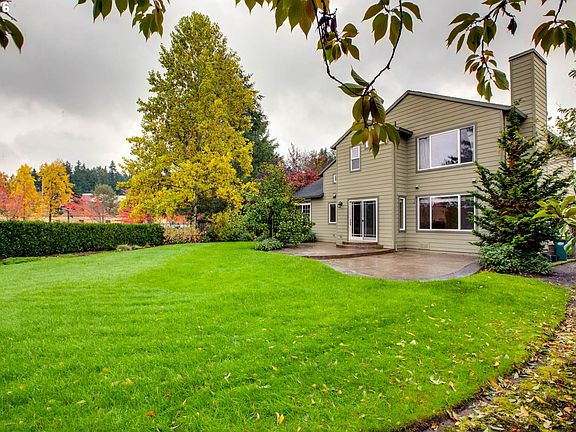 4th image of 153 NE Chancellor Ct
