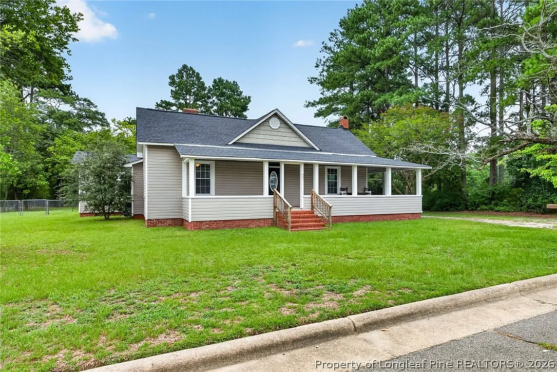3 bed, 2.0 bath, 1844 sqft, $1,900 — Photo 2