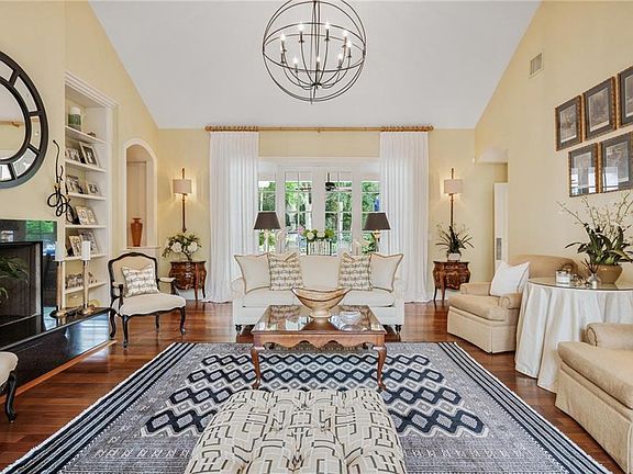 4th image of 290 Lakeview Way