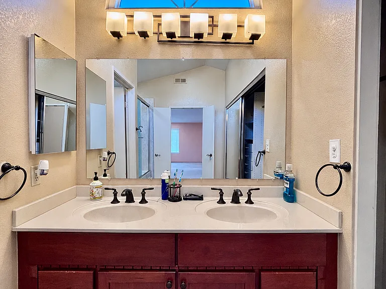 1084 Sunrise Dr — Photo 23