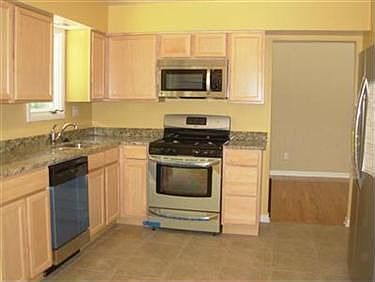 4th image of 33170 Ledge Hill Dr