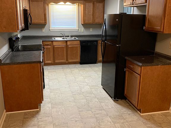 4th image of 68 Fielddale Dr
