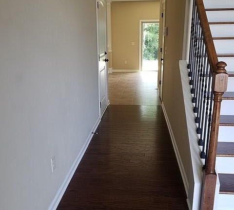 2nd image of 100 Lincolnshire Ln