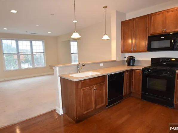 8306 Sanctuary Blvd, Riverdale, NJ 07457