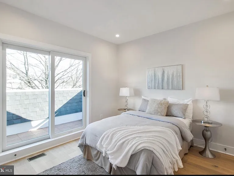 1722 W Virginia Ave NE #3A — Photo 3